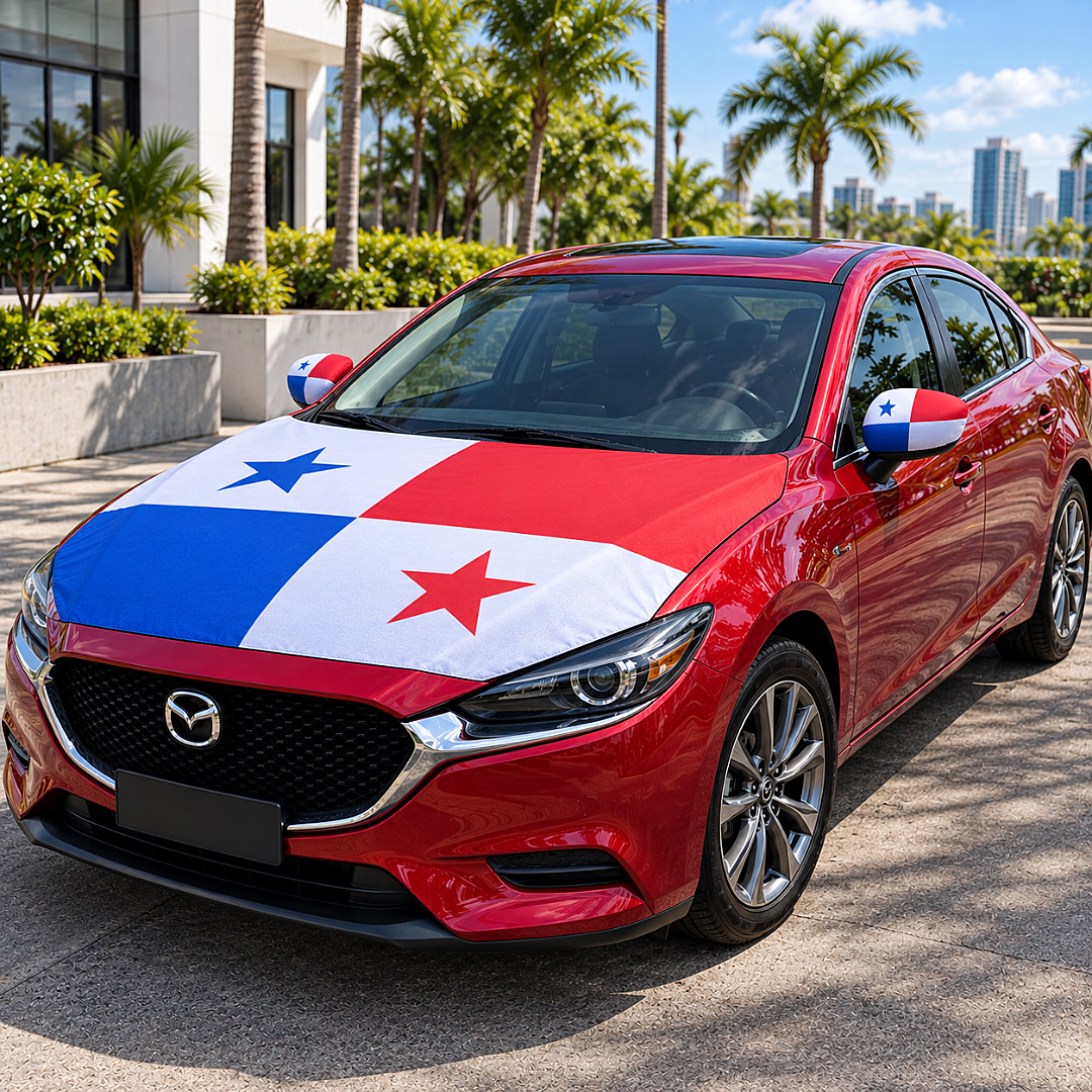 Bandera de Panamá cubriendo el capó de un carro